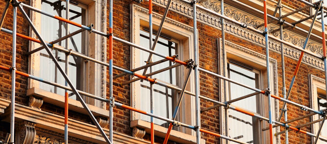 Fensterfassade_mit_Gerüst